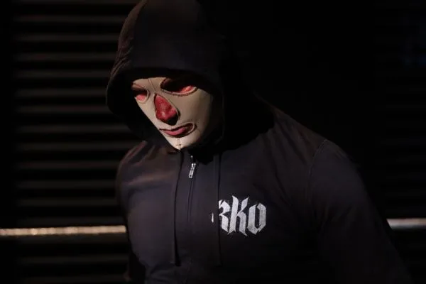 WWE RAW Noticias Randy Orton con máscara