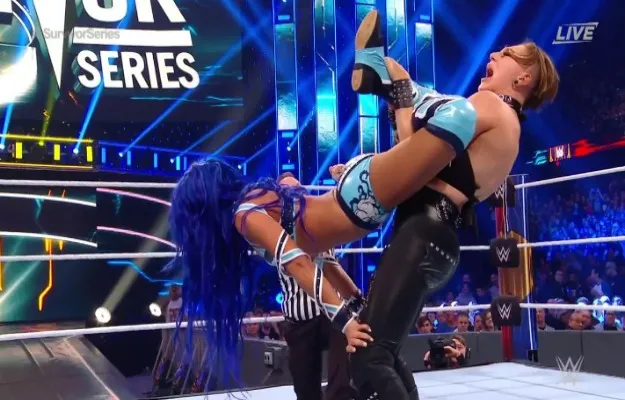 WWE Survivor Series_ El equipo femenino resulta victorioso (2)