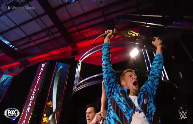 WWE WrestleMania 36 Rob Gronkowski es el nuevo campeón 24_7