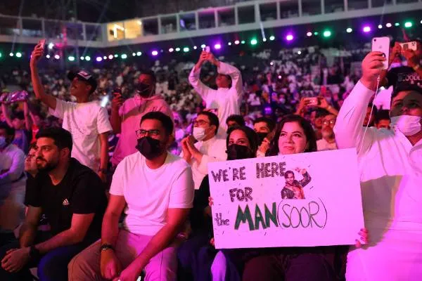 WWE sorprendida por los fans en Arabia Saudí WWE sorprendida por los fans en Arabia Saudí