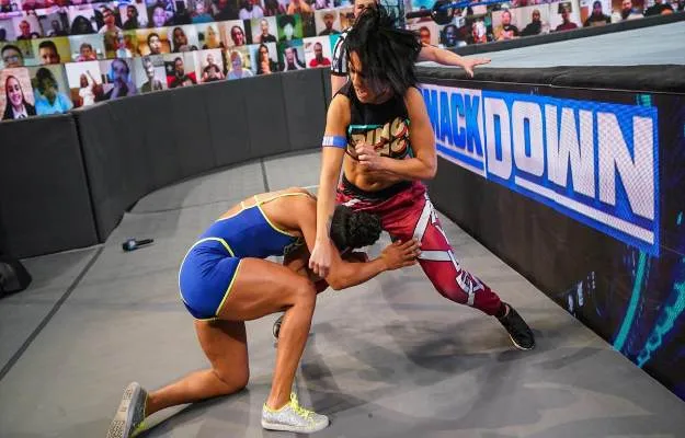 bb80vb8 Una carrera de obstáculos en WWE SmackDown