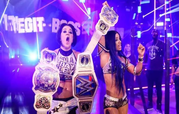 Bayley y Sasha Un WWE SmackDown lleno de estrategias