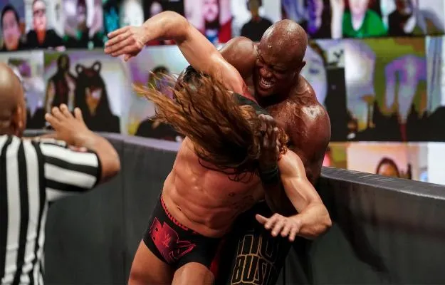 Bobby Lashley destroza a Riddle en WWE Raw