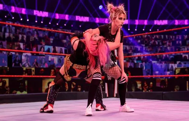 bliss Alexxa Bliss asusta al campeonato en WWE Raw