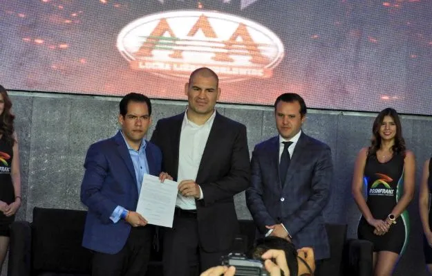 cain velazquez triplemania