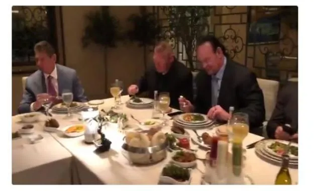 WWE Superstars de cena en Jeddah