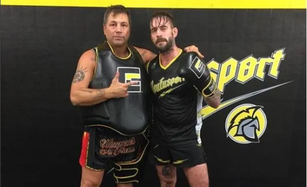 cm punk ufc CM Punk fue trasladado al hospital