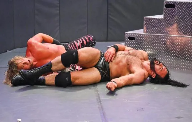 Cara y Cruz de WWE Extreme Rules