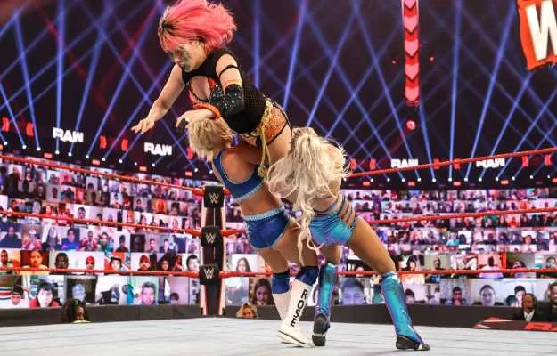 gtrgtg El problema del campeonato femenino en WWE Raw