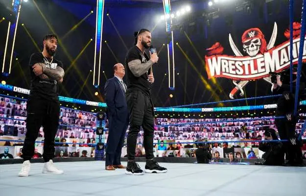 Roman Reigns abusa del poder en WWE SmackDown