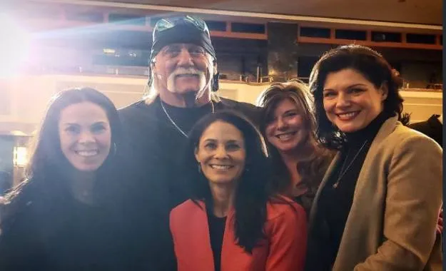 Hulk Hogan representa a WWE en un evento