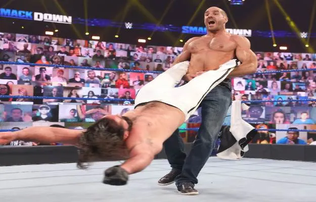 Cesaro reniega de Rollins en WWE SmackDown
