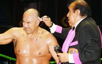 Blue Panther perdió la cabellera en CMLL esta semana. Blue Panther perdió la cabellera en CMLL esta semana.