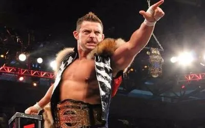 Davey Richards lesionado hasta el 2018