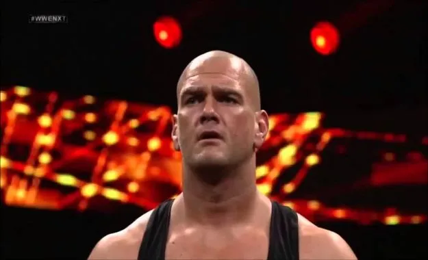 Danny Burch firma con WWE