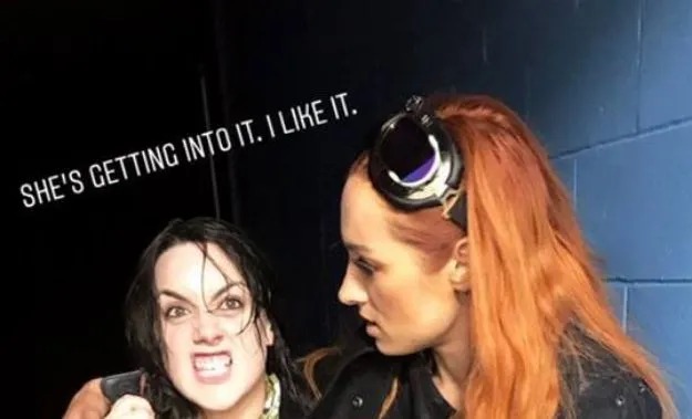 Nikki Cross y Becky Lynch en su debut en WWE Smackdown Nikki Cross y Becky Lynch en su debut en WWE Smackdown