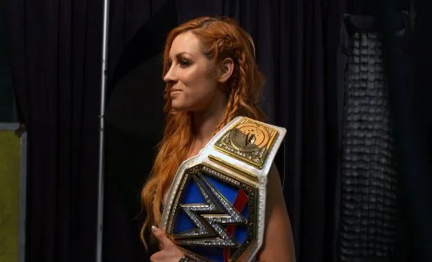 Altercado de Becky Lynch con un periodista