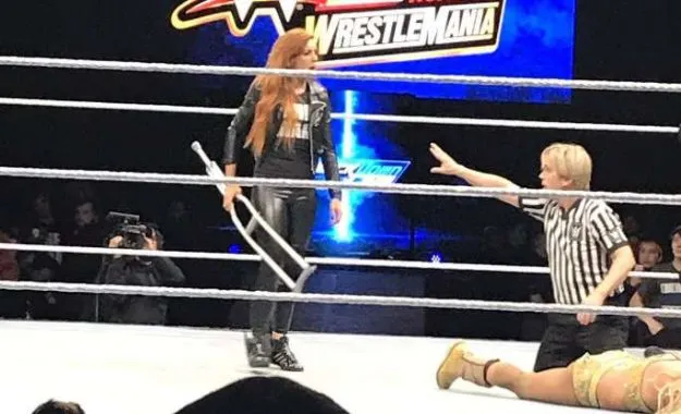 Becky Lynch la lia Becky Lynch la lia
