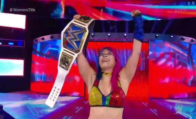 WWE Fastlane 2019: Asuka derrota a Mandy Rose