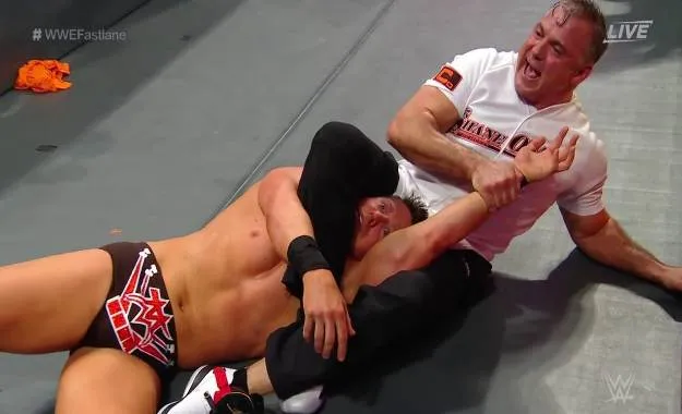 WWE Fastlane 2019 - Shane McMahon traiciona a The Miz