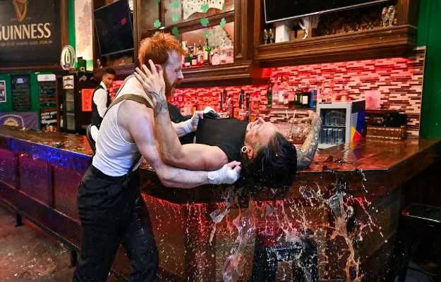 BarFight estelar en WWE SmackDown