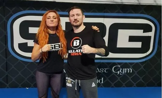 Becky Lynch entrena con el entrenador de Conor McGregor