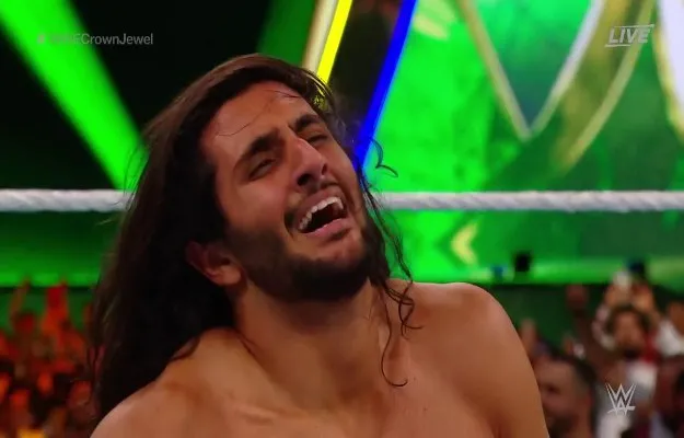 Mansoor derrota a Cesaro en WWE Crown Jewel Mansoor derrota a Cesaro en WWE Crown Jewel