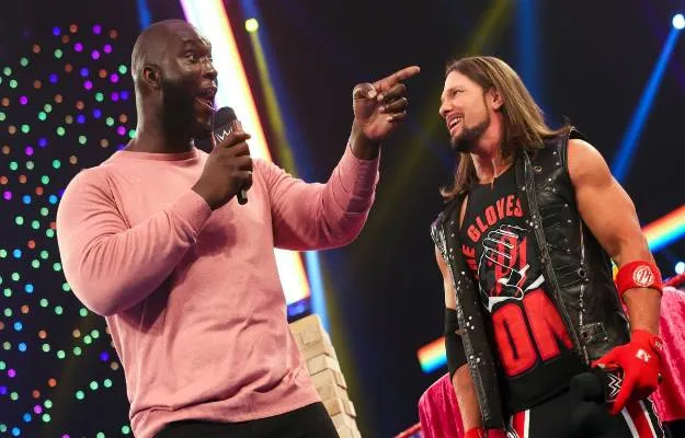 nkdcnkdcc Omos se estrena en WWE Raw