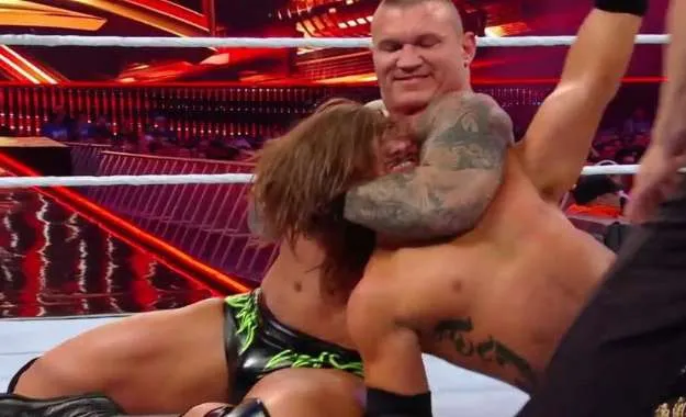 Styles vence a Orton