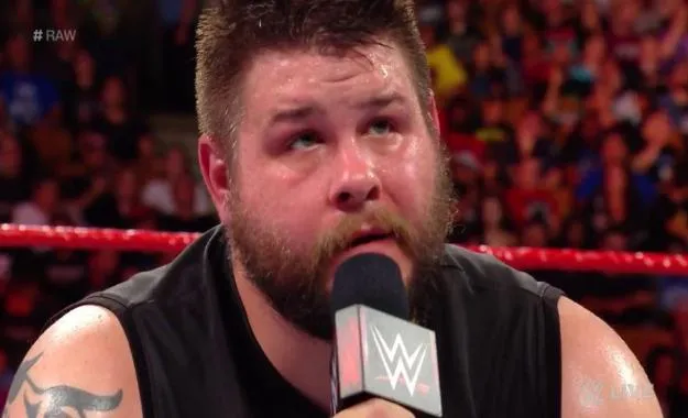owens WWE RAW protagonistas