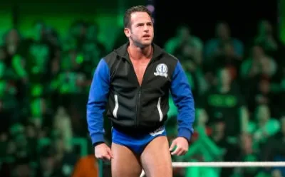 roderick strong llega 205 live