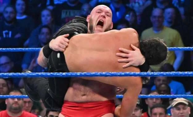 Hardy Boyz destruidos Lars Sullivan