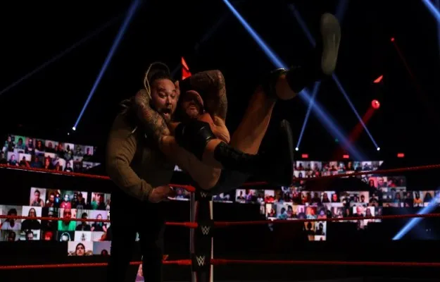 tfrcrmr The Fiend asusta en WWE Raw
