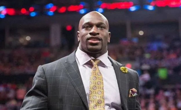 Titus O Neil no cree las disculpas de Hulk Hogan