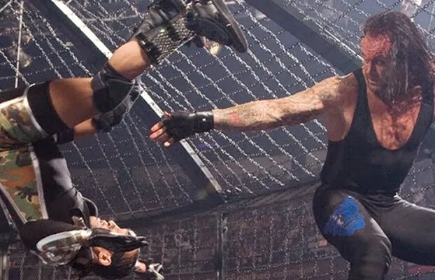 undertakerchamber La noche que The Undertaker triunfó en la Elimination Chamber