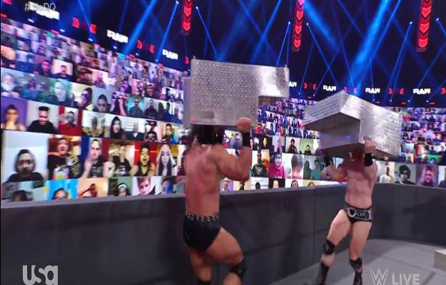 Una batalla brutal en WWE Raw