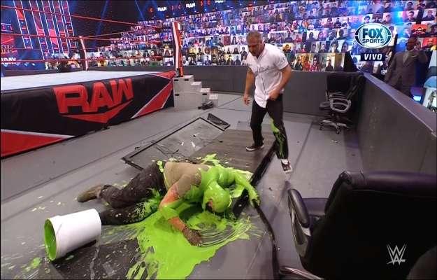 Braun Strowman obtiene su recompensa en WWE Raw