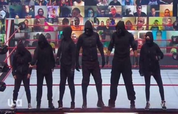 RETRIBUTION crea el caos en WWE Raw