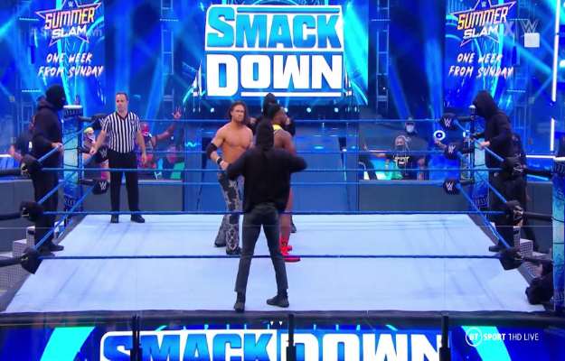 RETRIBUTION ataca en WWE SmackDown