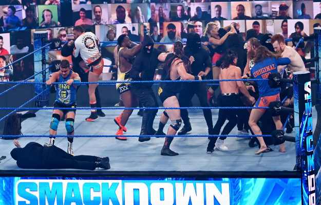 RETRIBUTION ataca en WWE SmackDown
