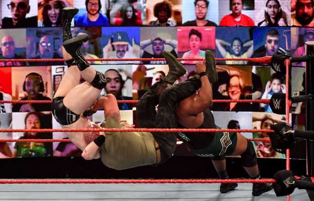 Un choque de colosos en WWE Raw