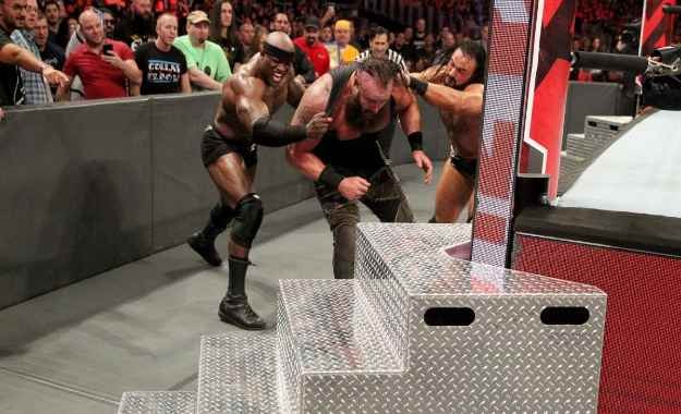 WWE confirma lesión de Strowman tras el ataque en RAW