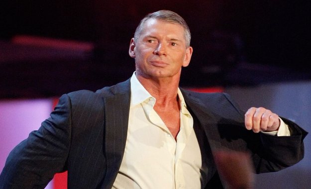 Vince McMahon sigue mirando fuera de WWE